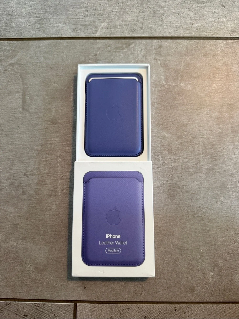 Apple MagSafe Leather Wallet - Purple
